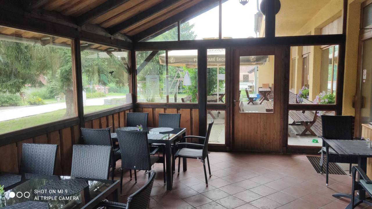 U Certa Hotell Čerčany Eksteriør bilde